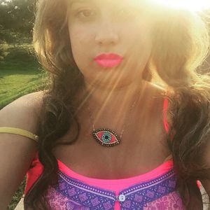 Meet your Posher, Thalia